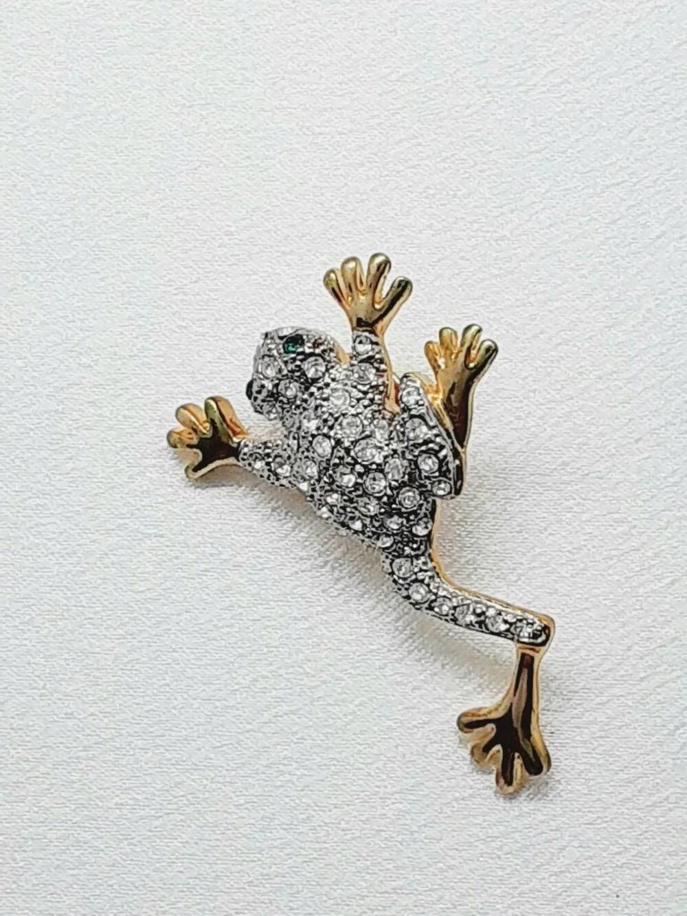 NEW Frog Put'em Pin - Picture 1 of 9